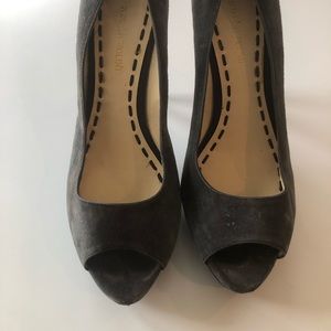 Enzo Angiolini Grey Suede High Platform Heels Size 8 in good condition